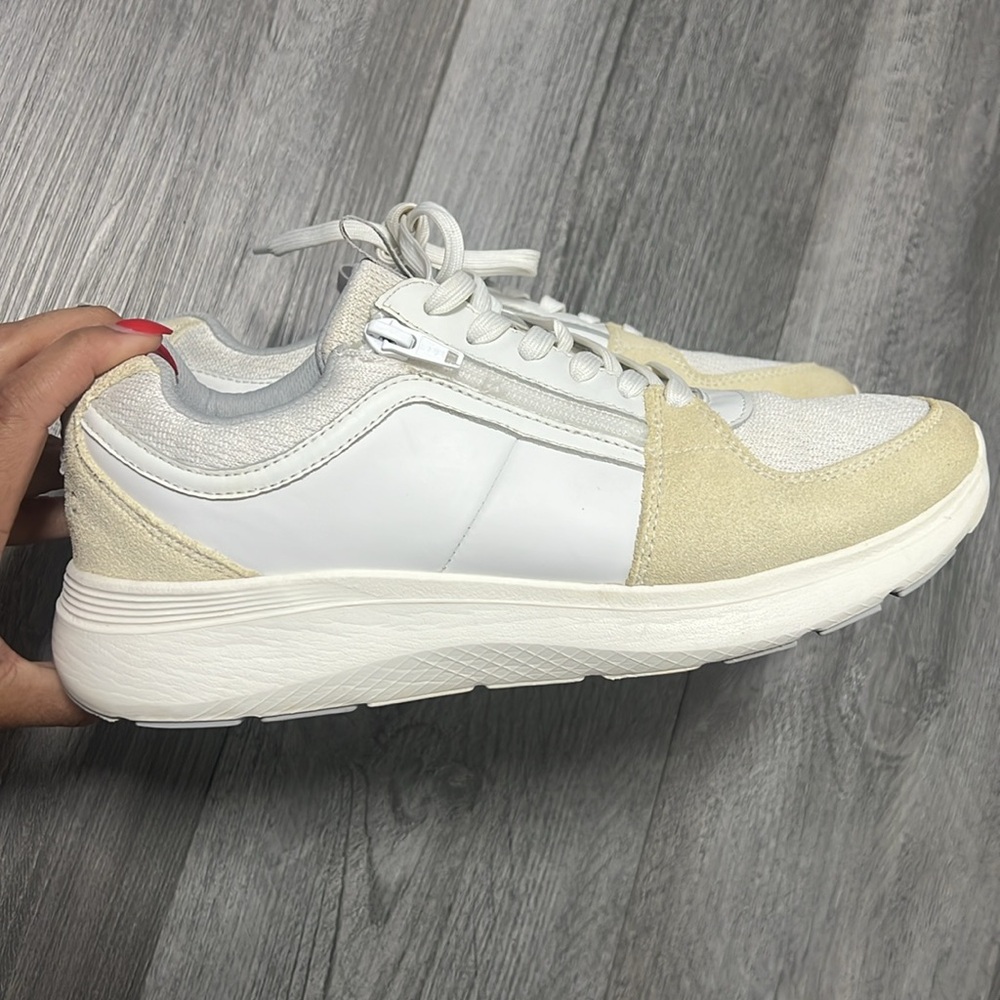Vionic Athena Womens sneakers / size 10